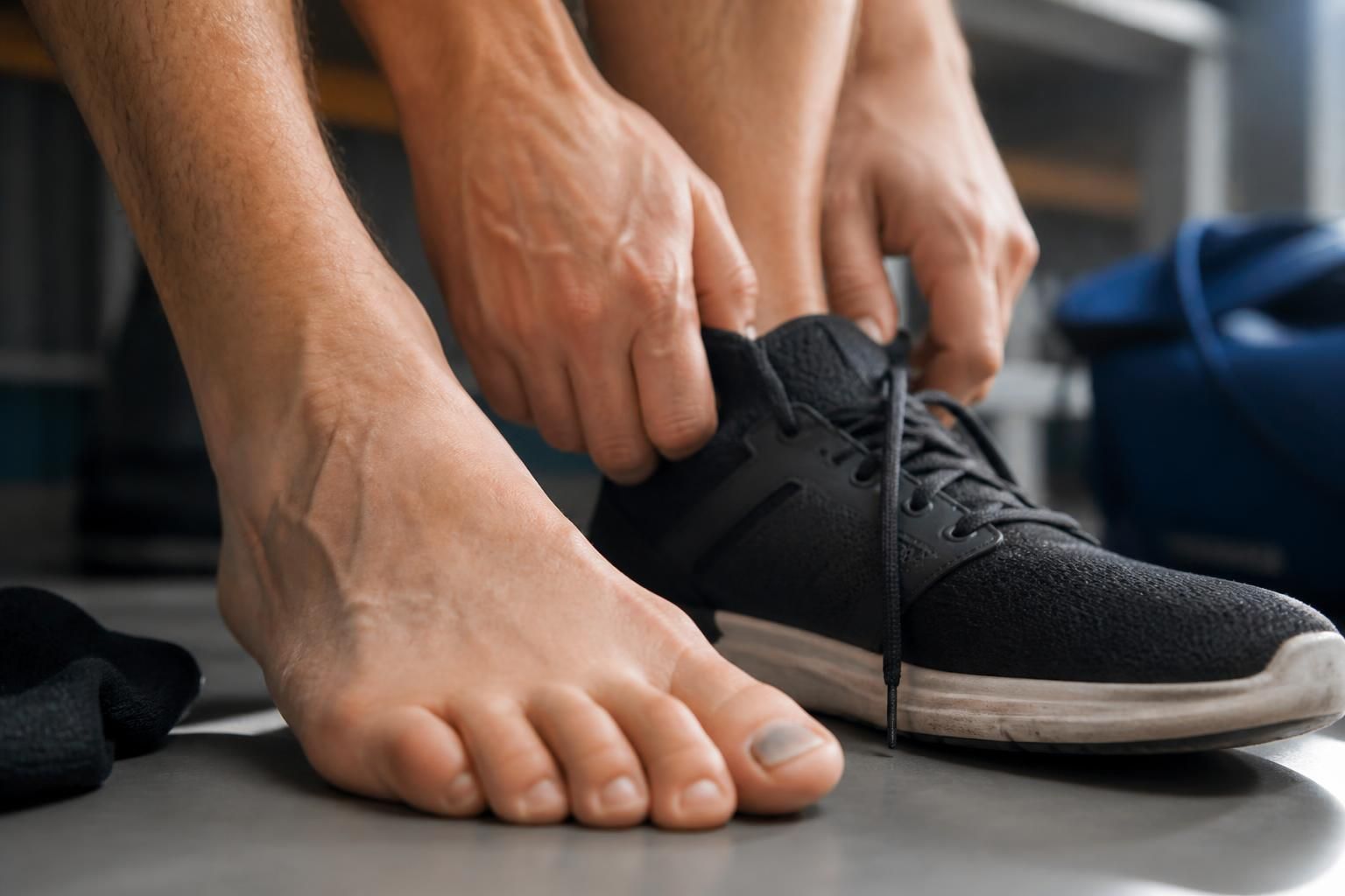 découvrez les causes courantes du bleu sur les ongles des pieds, ainsi que les traitements efficaces et les conseils essentiels pour prévenir ce problème et garder des ongles en bonne santé.