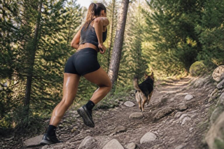 découvrez comment muscler efficacement vos fessiers en courant grâce à une inclinaison à 9% et l'utilisation de trois leviers biomécaniques pour un galbe parfait.