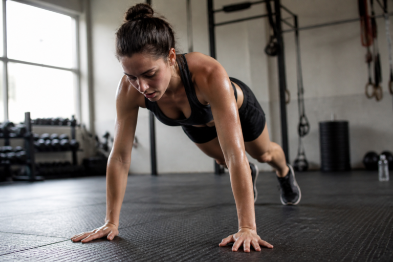 Burpees ou squat jump : quel exercice brûle le plus et fatigue le moins ?