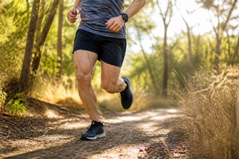 Cadence en course à pied : combien de pas par minute viser ?